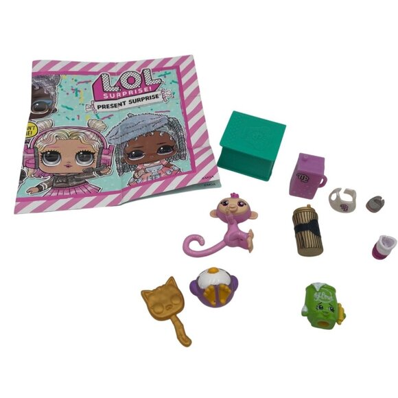 Shopkins & Fingerlings Miniature Toy Bundle With Accessories - Picture 4 of 14